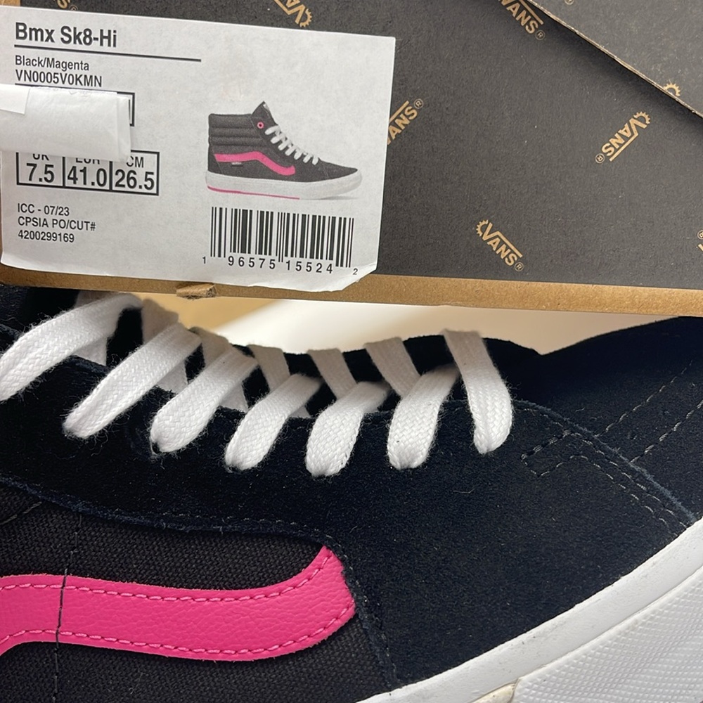 Vans Men’s Bmx Sk8-Hi Black/Magenta
VN0005V0KMN Sneakers - Picture 16 of 16